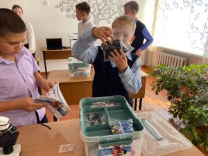 Собираем роботов.